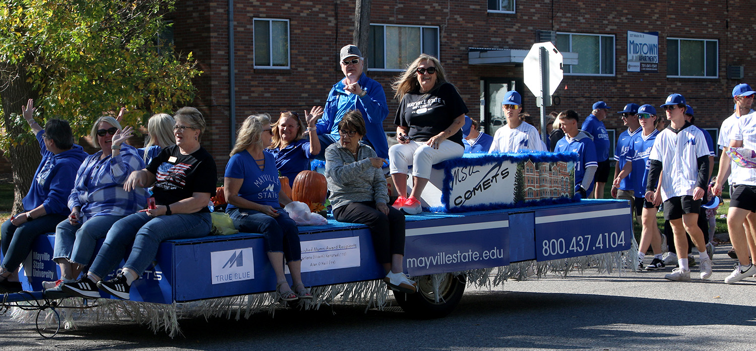 alumni association parade.jpg