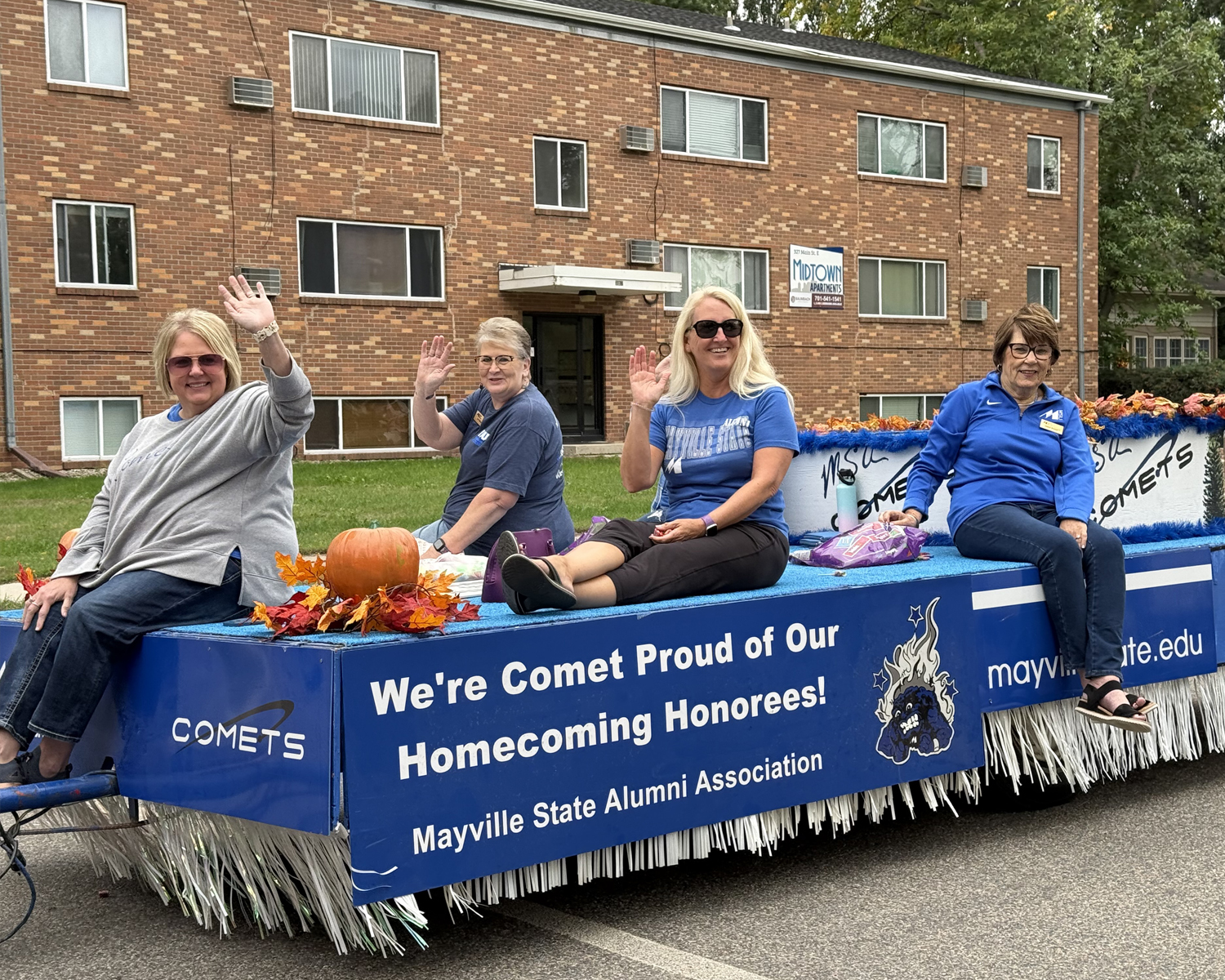 alumni float.jpg