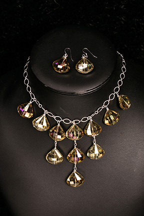 lustrous_necklace_and_earrings-web.jpg